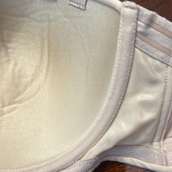 Strapless bra. - Picture 3 of 3